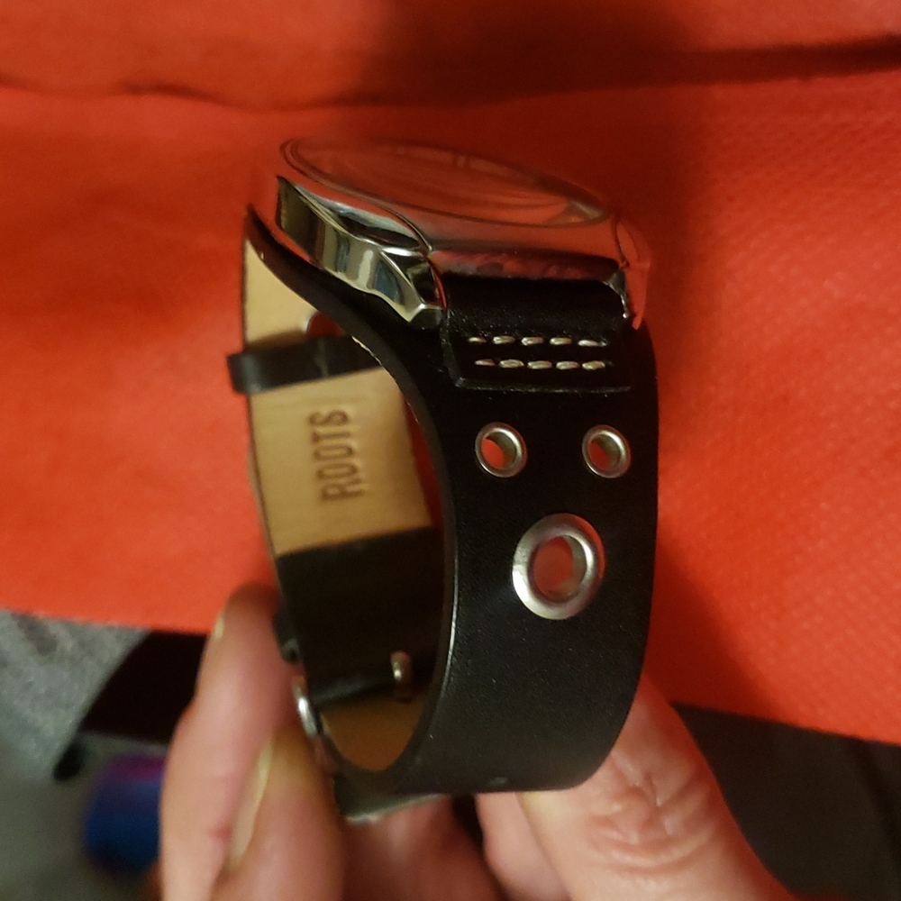 Brand-new Roots watch - Picture 5 of 6
